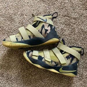 Lebron Nike Boy Size 6